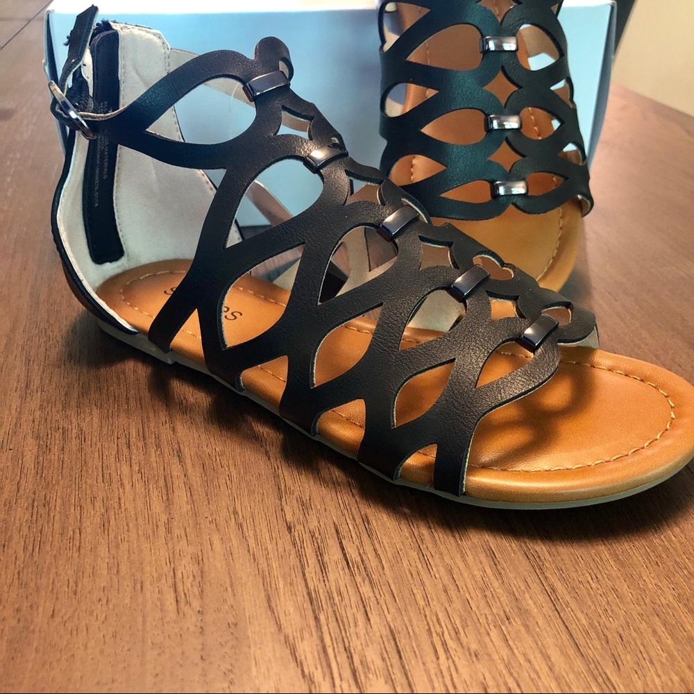 Stevies Gladiator Caged Sandals Size 1 Black (NWT)